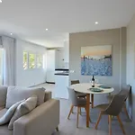 Bright & Modern 2 Bedroom 300m To The - מארבלה