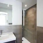 Bright & Modern 2 Bedroom 300m To The - דירה *