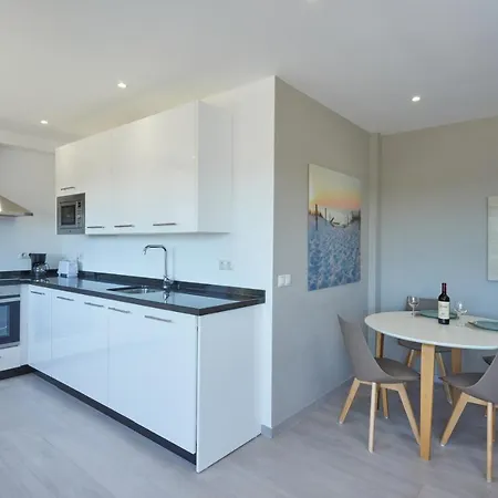 Bright & Modern 2 Bedroom 300m To The - Marbella