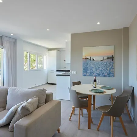 Bright & Modern 2 Bedroom 300m To The - Marbella