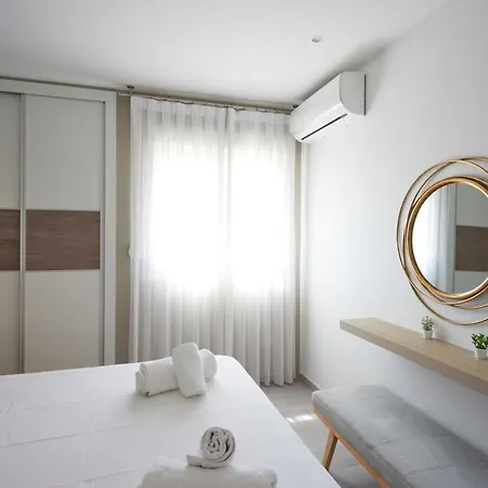 Апартаменты Bright & Modern 2 Bedroom 300m To The - *