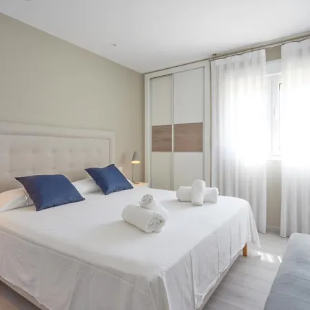 Bright & Modern 2 Bedroom 300m To The - Апартаменты *