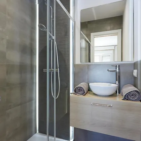 Bright & Modern 2 Bedroom 300m To The - Apartment Marbella