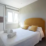 Bright & Modern 2 Bedroom 300m To The - Apartment *